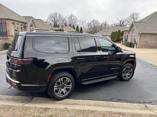 2024 Jeep Wagoneer Base