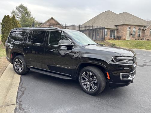 2024 Jeep Wagoneer Base