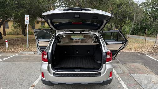 Gold 2017 Subaru Outback 2.5i Premium