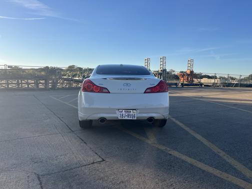2015 INFINITI Q60 Base