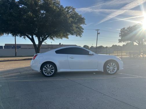 2015 INFINITI Q60 Base