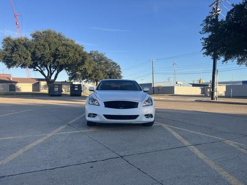 2015 INFINITI Q60 Base