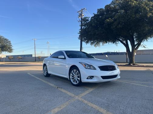 2015 INFINITI Q60 Base