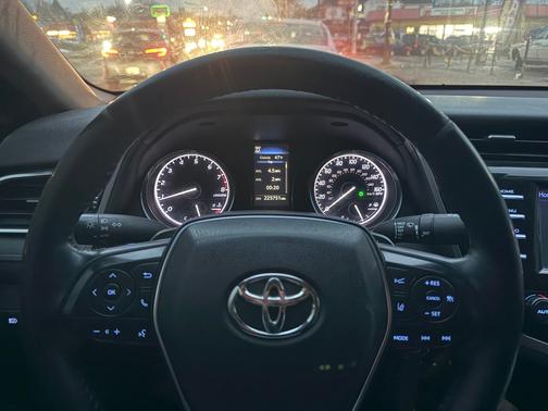 2018 Toyota Camry SE