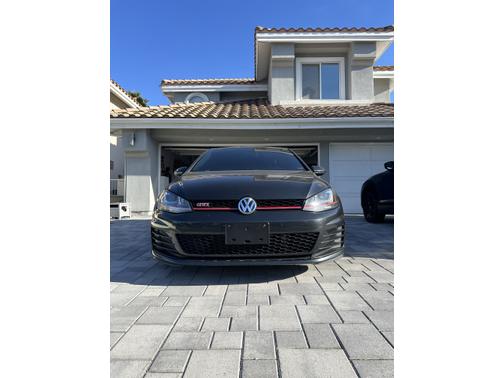 2017 Volkswagen Golf GTI SE 4-Door