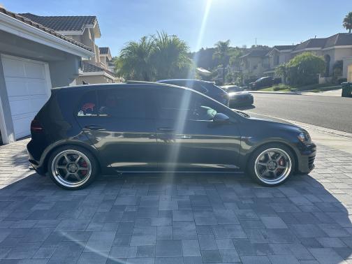 2017 Volkswagen Golf GTI SE 4-Door
