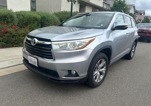 Silver 2015 Toyota Highlander LE Plus