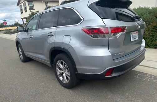 Silver 2015 Toyota Highlander LE Plus