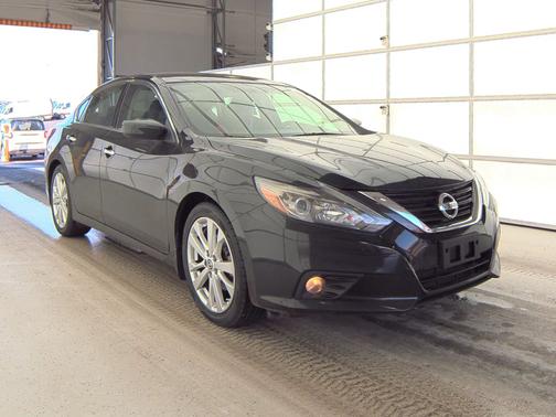 Black 2018 Nissan Altima 2.5 SR