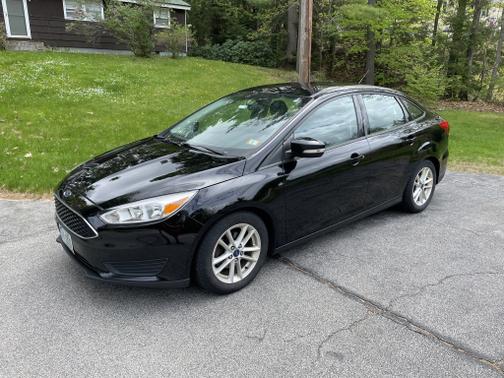 Photo 2 of 16 of 2016 Ford Focus SE