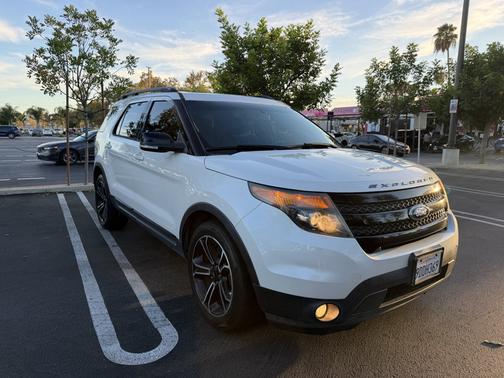 White 2015 Ford Explorer Sport