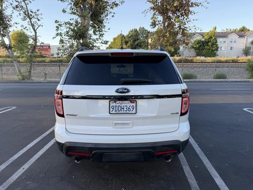 White 2015 Ford Explorer Sport