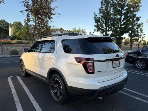 White 2015 Ford Explorer Sport