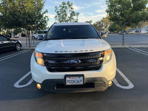 White 2015 Ford Explorer Sport