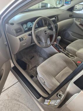 Gold 2004 Toyota Corolla LE