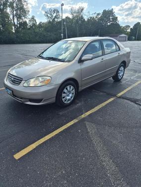 Gold 2004 Toyota Corolla LE