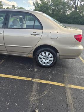 Gold 2004 Toyota Corolla LE