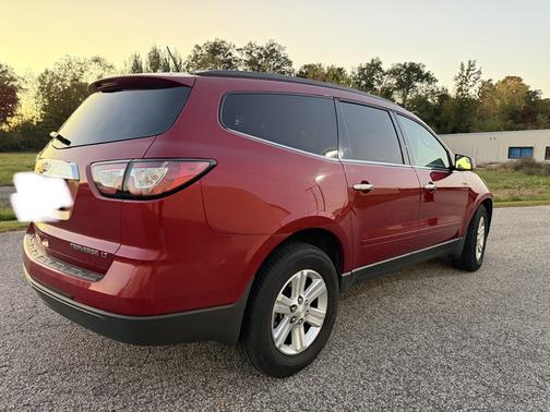 Red 2014 Chevrolet Traverse 2LT