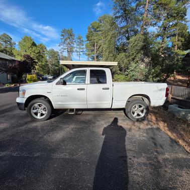 White 2007 Dodge Ram 1500 SLT Quad Cab