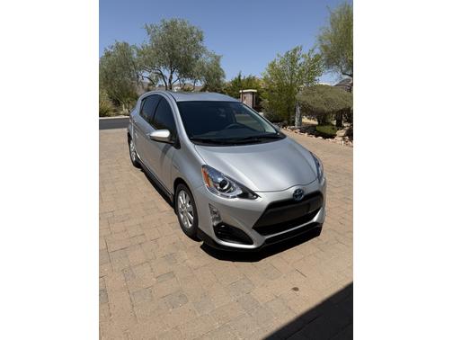 2017 Toyota Prius c Three
