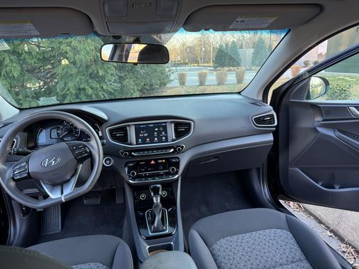 2018 Hyundai IONIQ Hybrid Blue