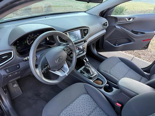 2018 Hyundai IONIQ Hybrid Blue