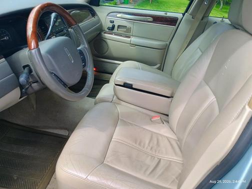 Blue 2007 Lincoln Town Car Signature Limited