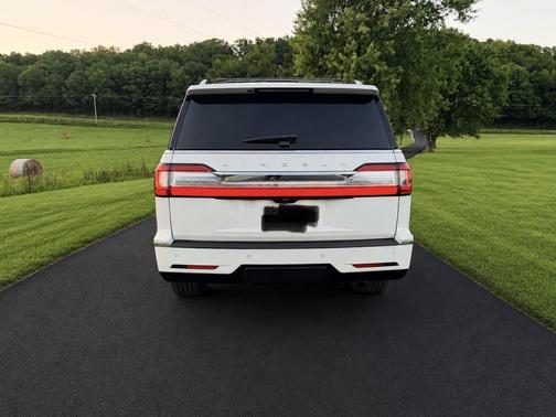White 2020 Lincoln Navigator L Reserve