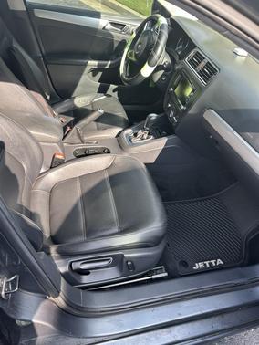 Gray 2013 Volkswagen Jetta SE