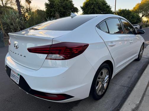 White 2019 Hyundai ELANTRA SEL
