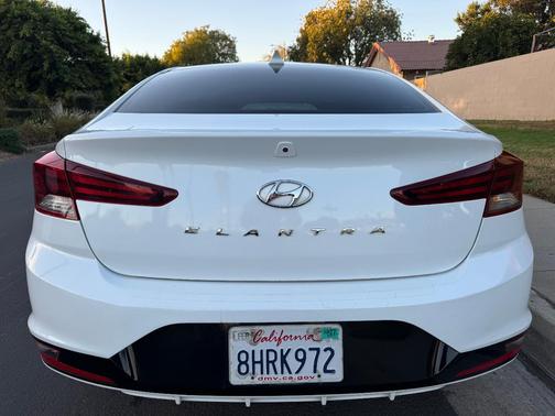 White 2019 Hyundai ELANTRA SEL