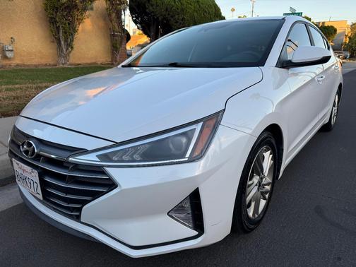 White 2019 Hyundai ELANTRA SEL