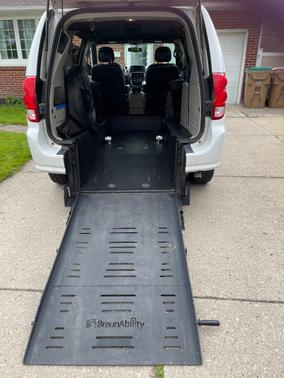 White 2017 Dodge Grand Caravan SXT
