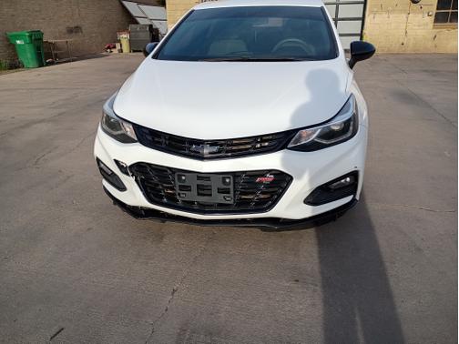 White 2018 Chevrolet Cruze LT