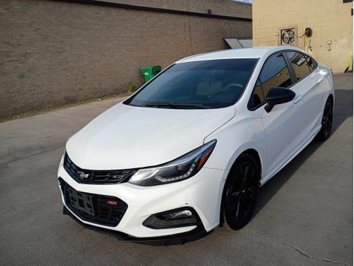 White 2018 Chevrolet Cruze LT