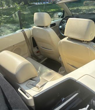 Beige 2006 Volkswagen New Beetle 2.5