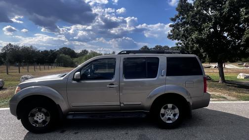 2006 Nissan Pathfinder SE