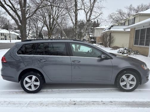 2015 Volkswagen Golf SportWagen TDI S 4-Door