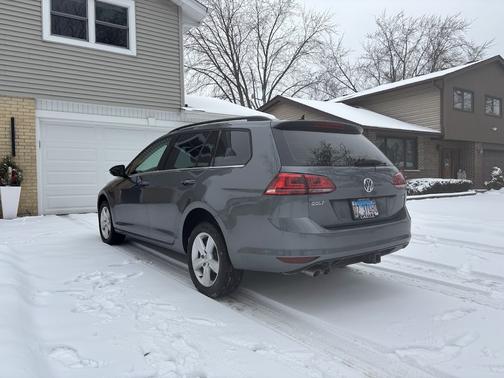2015 Volkswagen Golf SportWagen TDI S 4-Door