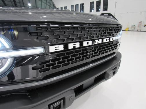Gray 2022 Ford Bronco Wildtrak Advanced