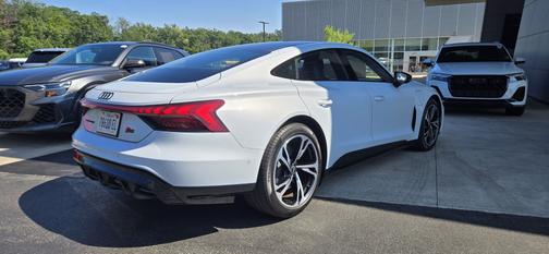 2022 Audi e-tron GT Prestige