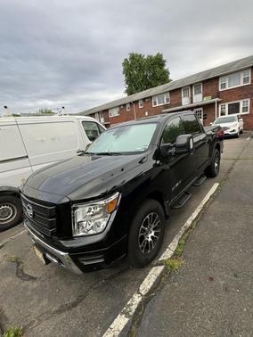2023 Nissan Titan SV