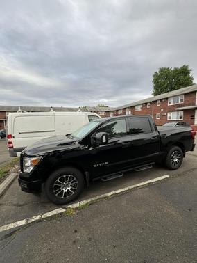 2023 Nissan Titan SV