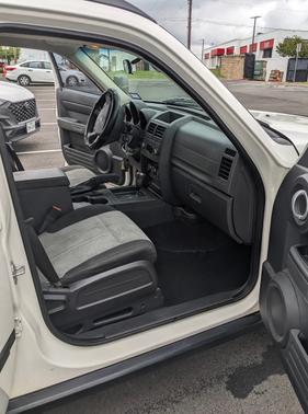 White 2007 Dodge Nitro SXT