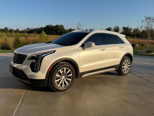 White 2019 Cadillac XT4 Premium Luxury