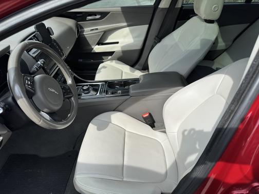 2017 Jaguar XE 35t Premium