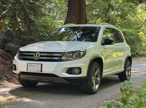 White 2017 Volkswagen Tiguan 2.0T Sport