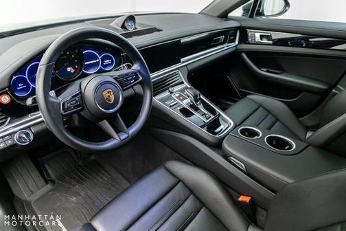 2022 Porsche Panamera 4