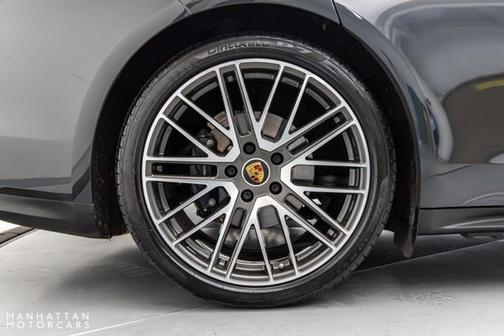 2022 Porsche Panamera 4