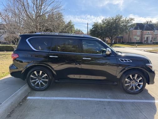 2017 INFINITI QX80 Signature Edition